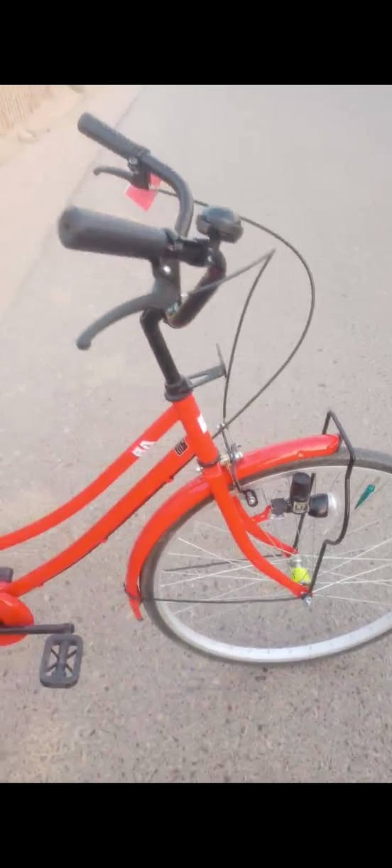 للبيع بايسكل بي دي حجم،26 احمر الون موديل 22 بايسكل نضافه فول وتجي بعينك وشوفه غراضه كلهن موجودات حتى مال الشركه بي طكات قليله والسعر 160 وبيه مجال وشراي بخدمته مكاني ناصريه ناحيه الفظليه للتواصل واتساب ورصيد ***********
