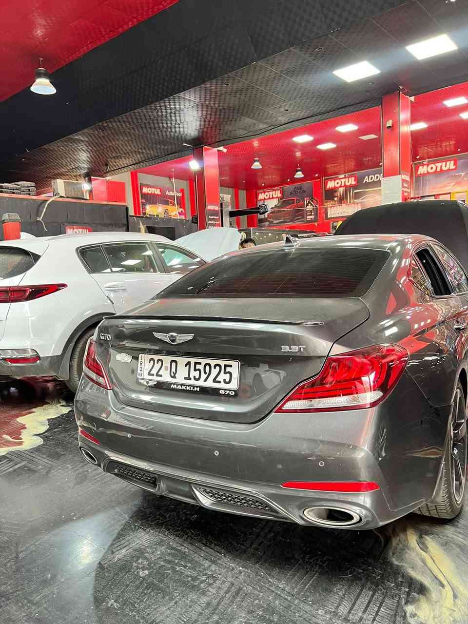 جنسس g70 2020 3.3tt 
اعلى مواصفات بالجنسس بريستيج
خمس وضعيات قيادة (ايكو سمارت نورمال سبورت كوستم)
شبه بانوراما 
عدادات ديجيتال 
تدفئة وتبريد مقاعد جلد كهربائية 
تدفئة مقاعد خلفية 
ميموري سيت للسائق 
نقاط عمياء 
حادثها بسيط جداً وموضح بالصور 
السيارة جداً نظيفة وجديدة ومعتني بيها حيل 
تايرات جدد وبولش 
سعر 190$ 
تواصل ***********
