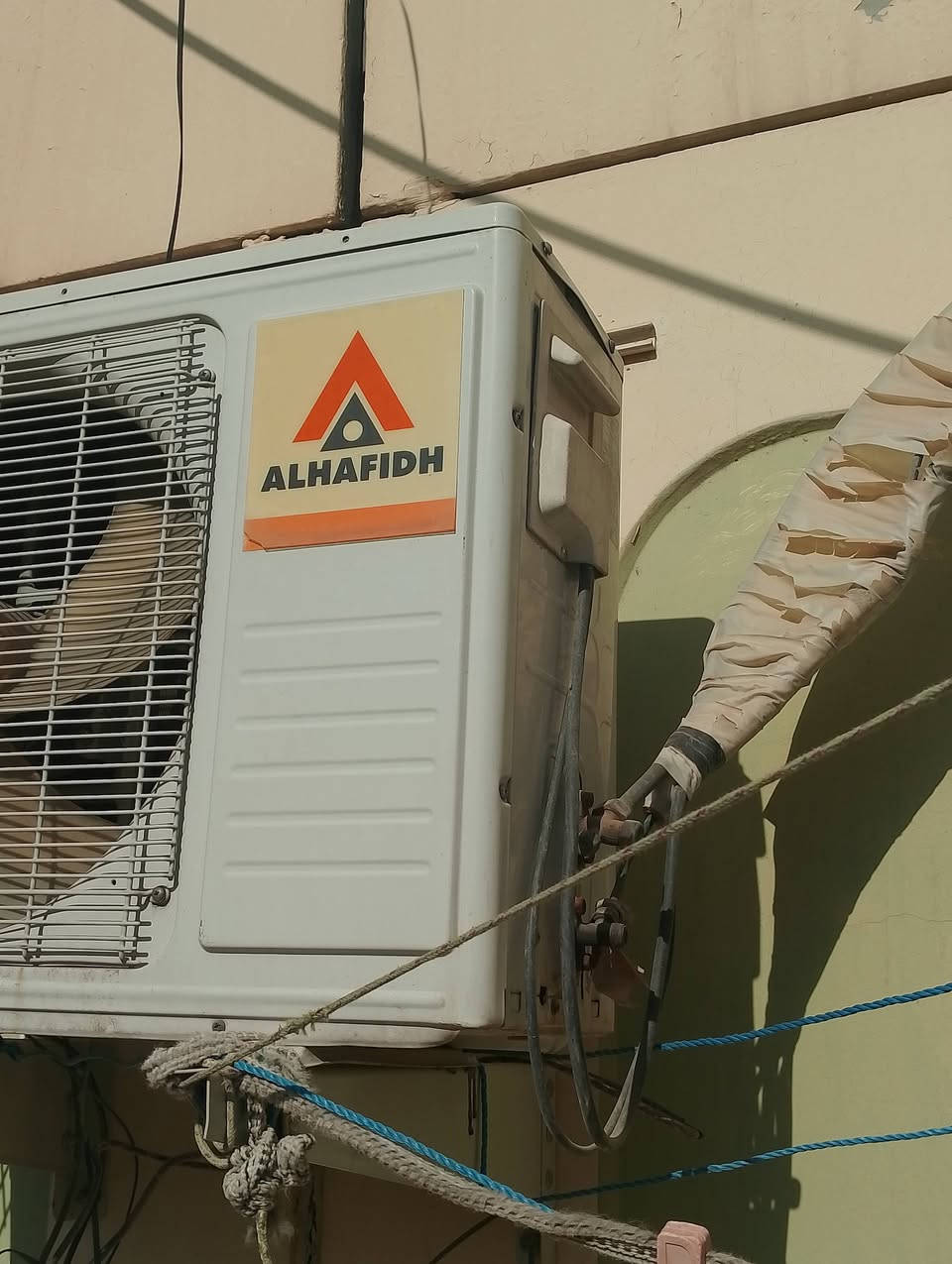 السلام عليكم سبلت للبيع نوع الحافظ 1 طن 
 السعر 200 ألف 
للاستفسار الاتصال بالرقم ***********
