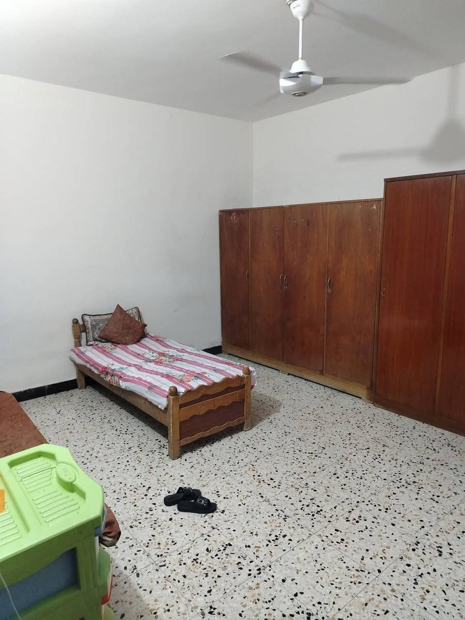 دار للبيع المساحه ٤٠٠ سند ٥٠٠ واقع حال حي الرساله شارع معرض الشارقه للستفسار الاتصال
***********
