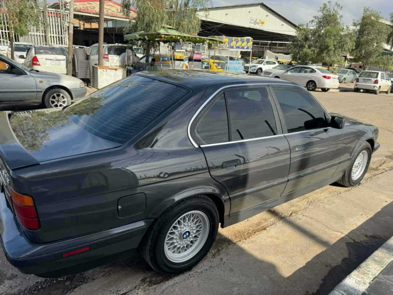 السللم عليكم بيم 525 الحجم تصلي  المحرك كبس دجتل  موديل 1991 نينوى رقم دولي صبغ قطعه جالمغ بدون ضرر السياره كفاله عامه بسمي كاربون الكتروني ااسعر  ٨٥ وبيها  مجال ***********
*********** موجود عل خط  بدون خاص
