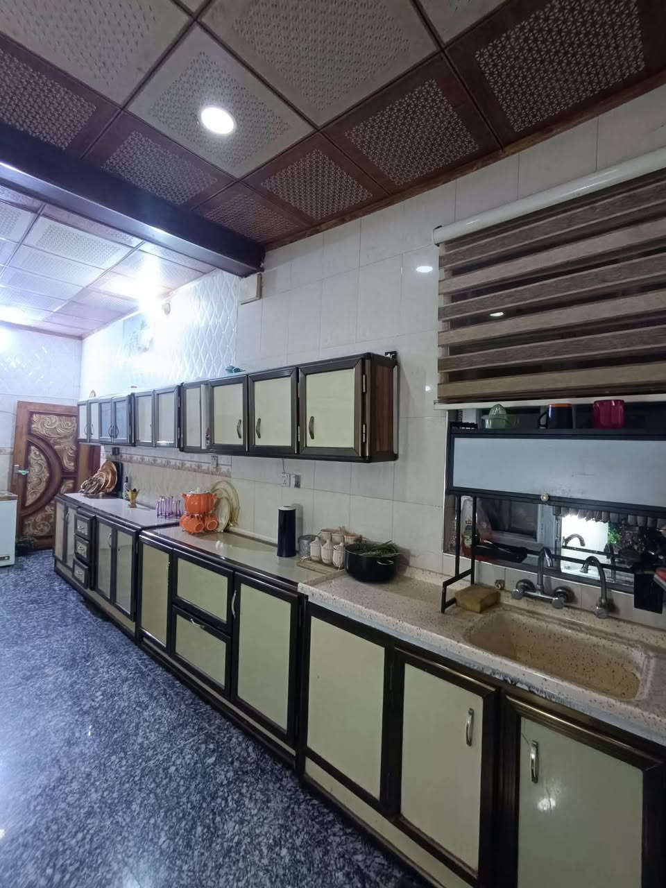 🛑دار سكن للبيع طابو صرف مساحة ١٨٠م ركن على شارعين يطل على أرض خضراء  الموقع  ناحية ابي غرق حي الشرطة قرب الإمام سيد محمد يعسوب الدين ابن الكاظم ع واجهة البيت 12*15
الملحقات 
غرفتين نوم 4*5
استقبال 4*7
مطبخ3500*6
كلدور كبير
مخزن سندويج  خلف البيت
5*2500
صحيات داخلية وخارجية 
كراج
حديقه 
للاستفسار الاتصال او واتساب او مراسله الصفحة ***********
