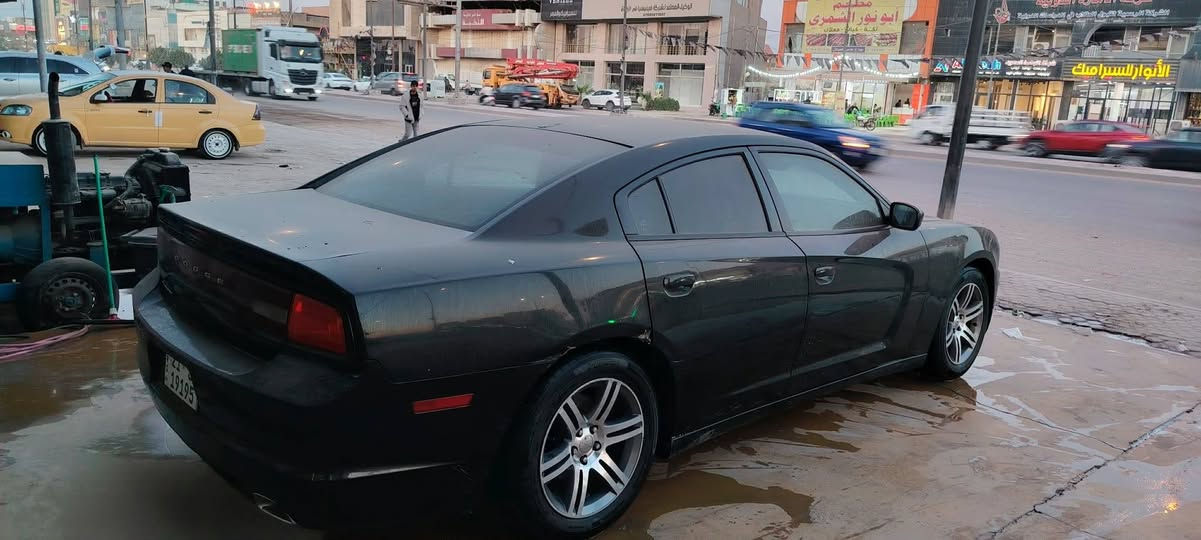 يالله سلام وعليكم جارجر موديل 2013 رقم سليمانيه انكليزي بيه 3قطع دبديل بس بلادي بدون صبغ بدون دواخل السعر ب135 ***********
