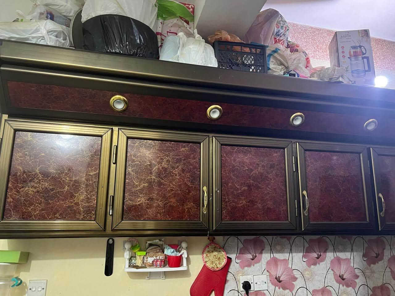 السلام عليكم
للبيع كاونتر+تخم
مواصفات الكاونتر  
سنك يحتوي على مجرين +اربع بيبان
وملحق يحتوي على 5خانات
كاونتر بيه مجر و3خانات كبيرة 
ويحتوي على بوكس توابل
بيه بابين مكسوره(قابله للتصليح)ومجر واحد (قابل للتصليح)
سعره250
التخم 10مقاعد 2كبار جداً
وحده مقعدين
وكراسي ثنين
الكوشات 10قطع كبار
و5كوشات حجم صغير
اللون احلى من الواقع بهواي ومابيه اي ضرر
سعره250
اذا شخص اخذ الكاونتر والتخم فَ بيهن مجال

للتواصل خاص
او على الرقم ***********
