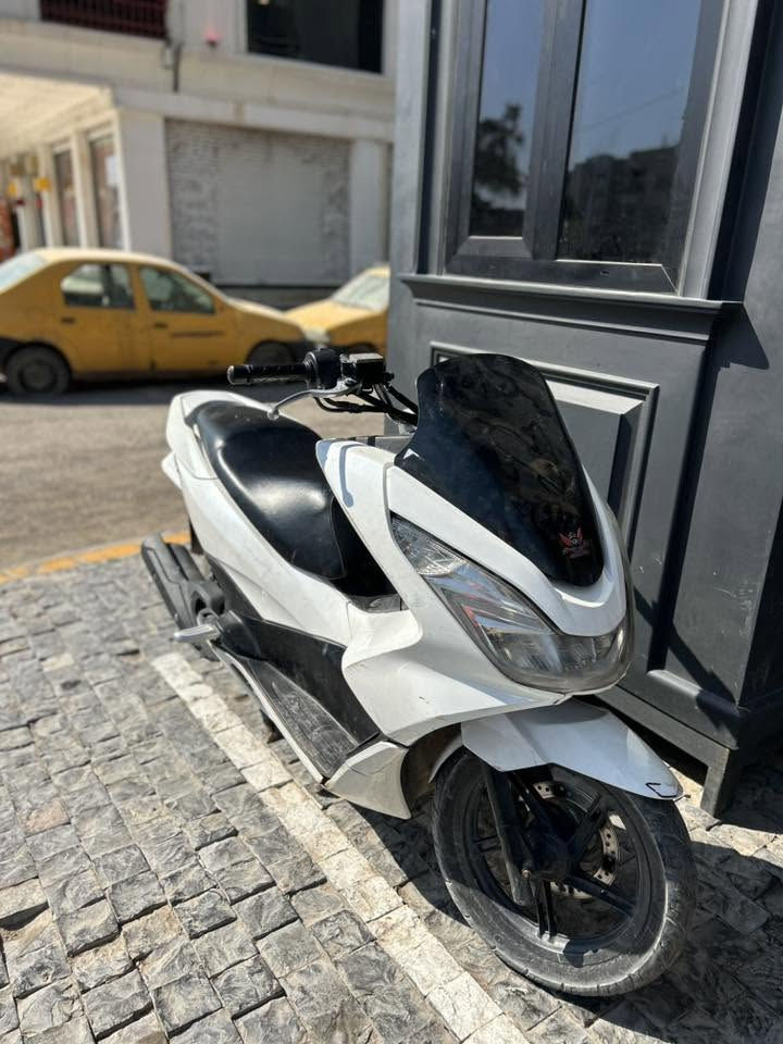 سلام عليكم pcx للبيع جيل ثاني ياباني اصلي 

لـون ابيـض صدفـي 

محرك125 cc دراجه بحاله الوكاله جديده كلش ماشيه كلاثينات  جاهزه دراجه كل نقص ما بيها 

جامة طويله 
حساس ستان 
حساس زدحام 
كاسحه اصليه 
دراجه مكفوله 
العنوان بغداد سعر 1550 شراي اتصل ودلل***********
