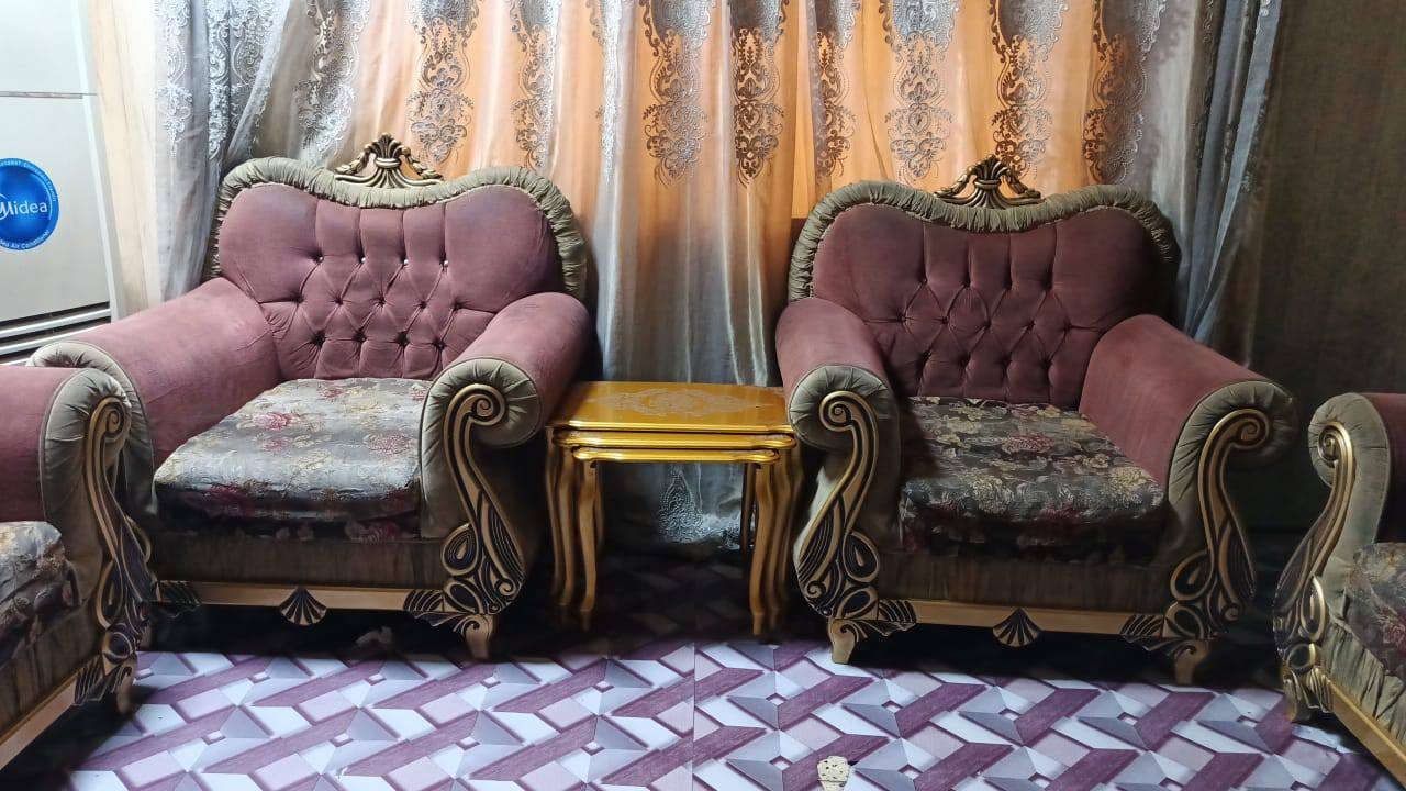 السلام عليكم 
تخم 8 مقاعد نظيف
سعره 200الف وبي مجال 
يوجد واتساب*********** 
العنوان /الحريه الثانيه مقابل المستشفى الدولعي
