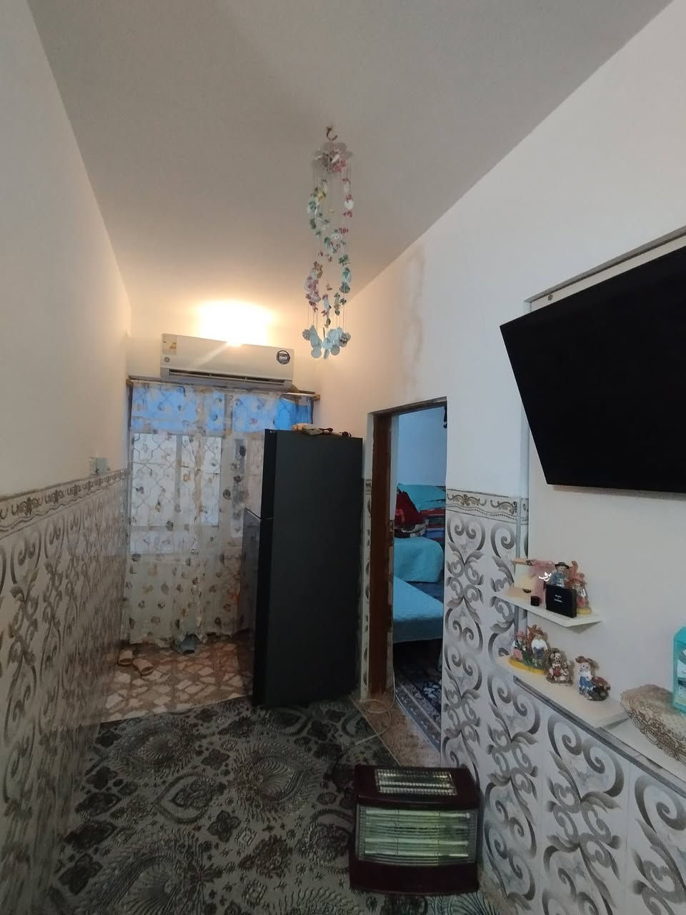 ياالله بيت للبيع مساحه 100م دولان   تفاصيل غرفه وصاله ومطبخ وحمام واستقبال والطابق الثاني  غرفه السعر 70 مع مجال استفسار اتصال *********** مكتب احمد للعقار
