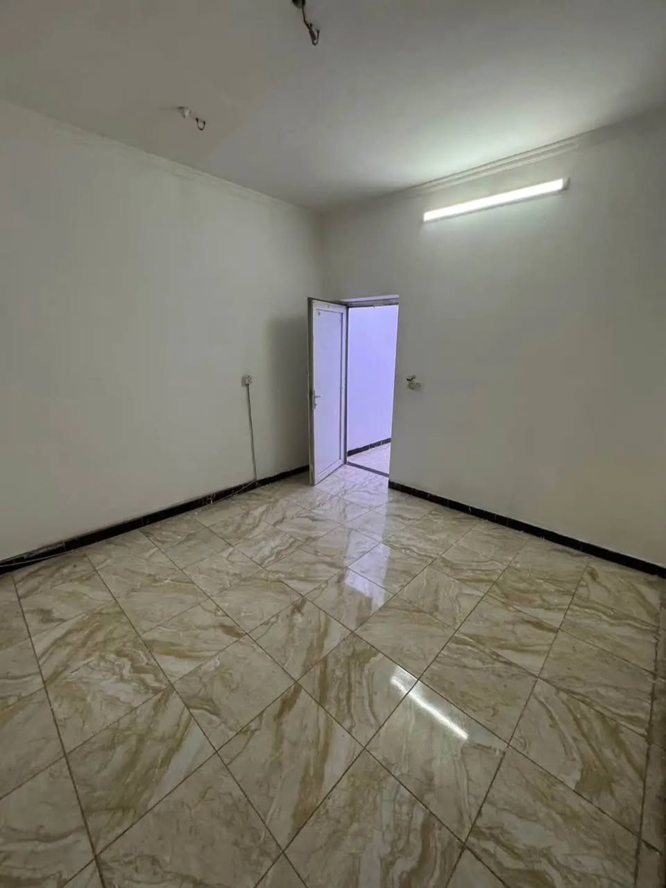 🏡 إعلان إيجار مميز 🏡
للإيجار بالسيدية ✨
مشتمل طابق أرضي بمساحة 150 متر

يحتوي على:
🛏️ غرفتين نوم
🛋️ صالة واسعة
🍳 مطبخ
🚿 خدمات
🚗 كراج كبير

✅ معزول عزل تام
✅ مناسب للعوائل وموقع مريح للسكن

📞 للاستفسار أكثر تواصل عبر الرقم التالي:
***********
