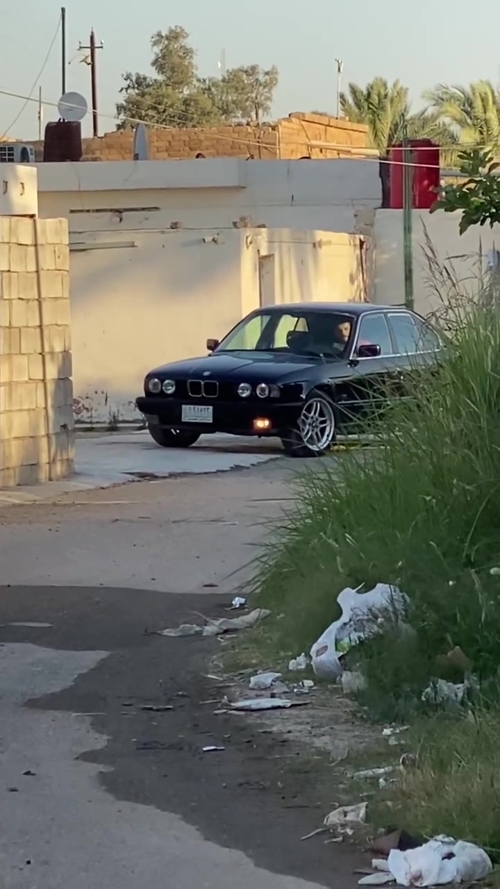 السلام عليكم 
525 اصل مسكر مديل 91 جاهزه من كلشي تبريد ثلج 
صدر امام خلفي جدد اكسل جديد محرك لاتبخير ولاتنقيص 
ملاحضه فقط تحول لا وكاله ولا مكاتبه السياره بالواقع احلى بهواي صبغ جديد مرتبه السياره السعر 45 
***********
