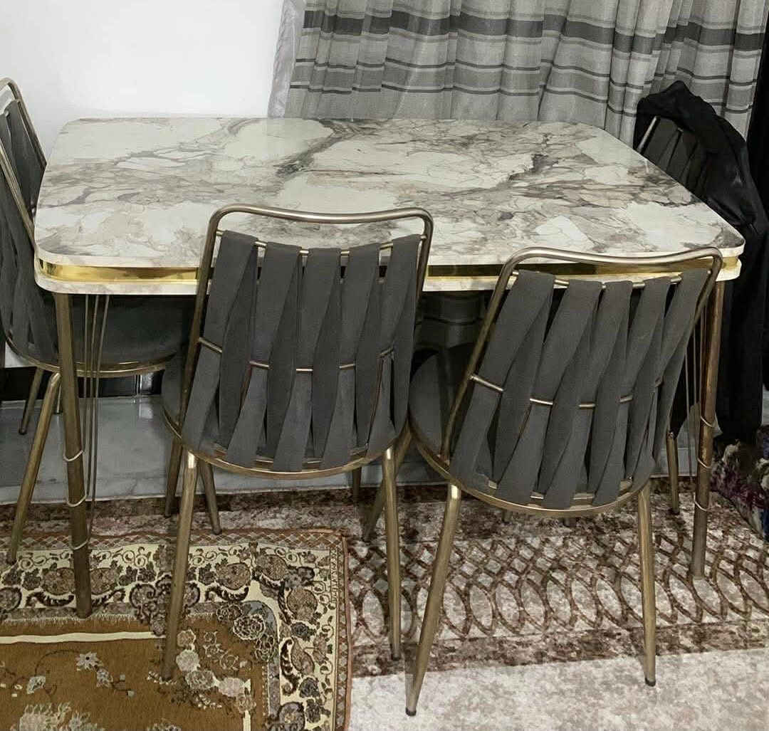 #بيع_مستعجل📌👇🏻
ميز و(٦) كراسي للبيع مثل الصور💯
العنوان #بغداد_حي_الجهاد📍للمزيد مراسلتي✅👍


**إذا كنت صاحب هذا الإعلان وتريد حذفه لأي سبب، رجاءا أرسل رسالة إلى الدعم الفني**