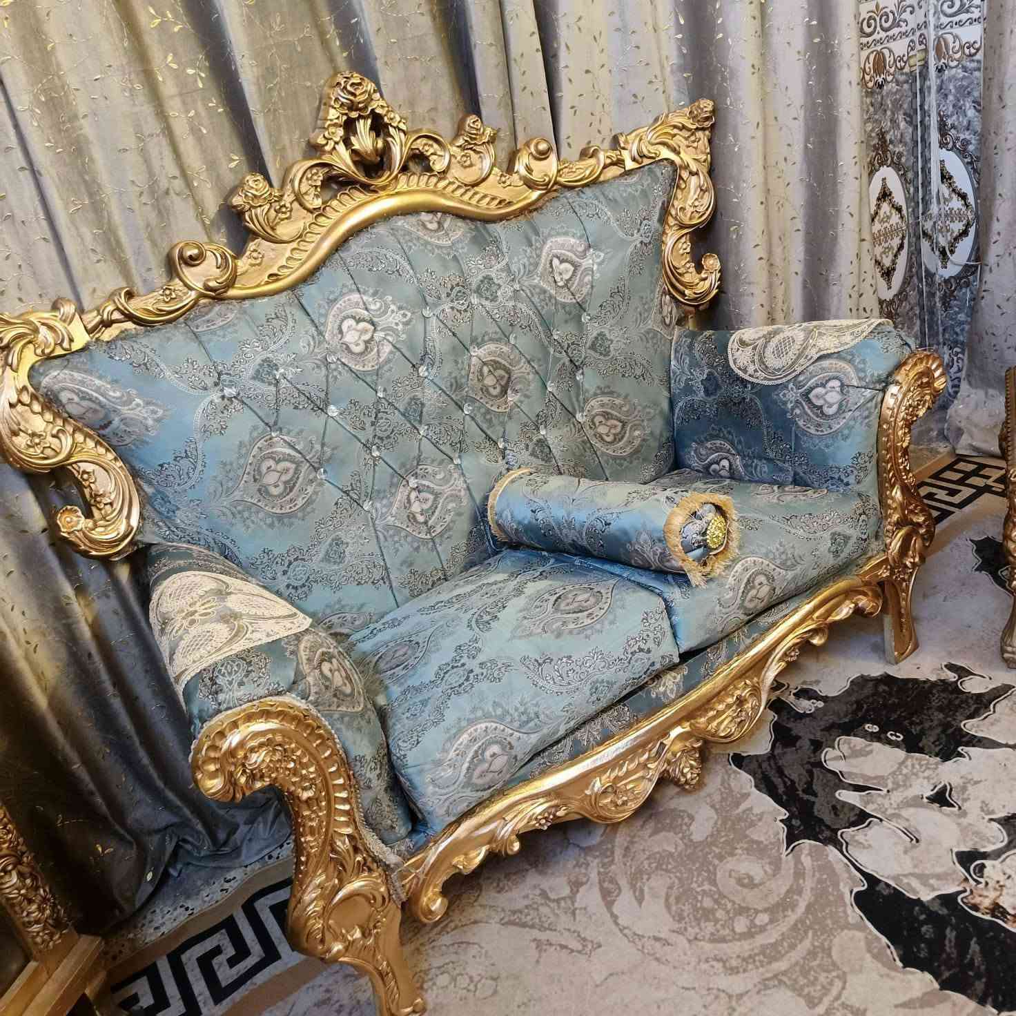 تخم زان ايراني عشر مقاعد مع سيت طبلات لون فيروزي لسعر 500بي مجال بسيط مكان مشتل شارع لمطبك *********** بغداد, العراق
