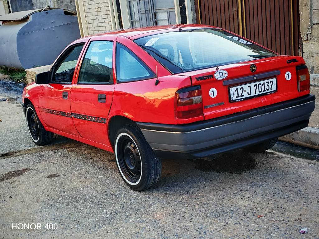 ((موديل 90 ما بيها صبغ غير بس جملغ صفحت السايق محرك لا نفخ ولا صرف شرط كير شرط سيارة جهزه اني صاحبها شرعي سنويا 2030
بيه كابون بنزين سياره خامه))الرقم  ***********
                                      *********** موصل, نينوى
