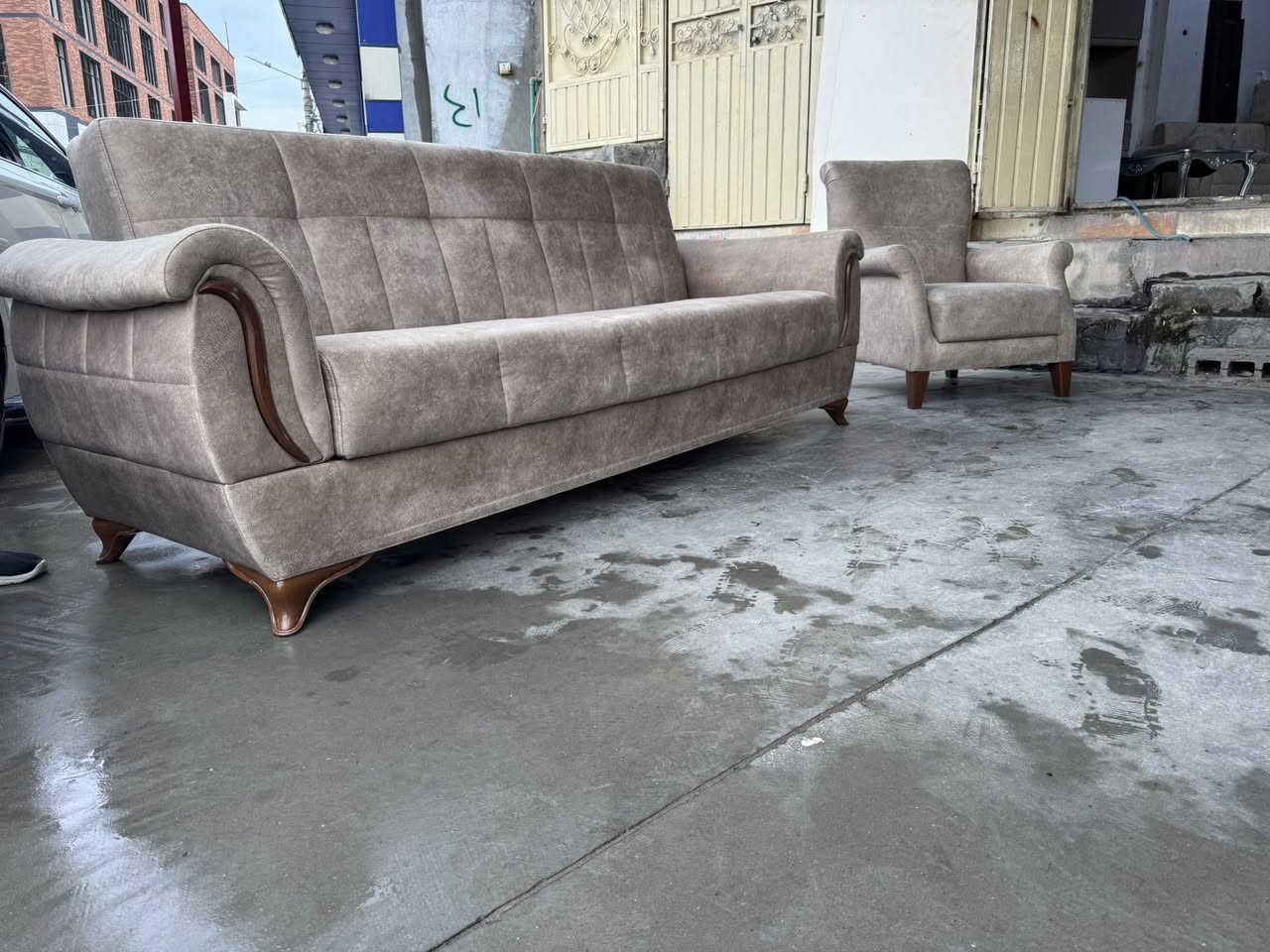 قه نه فه ي تو كي ده بيت به سيستم (10)نه فريه
شتيكي زور جوان بي عيب نأو نيشان كه لآر نأو مزاد 
خانه كونه كه پشت مكتب ليلا قاسم پيشانكاي هاوكار زه نكنه)
هه ر به ريزيك ويستي تليفون به كات به م ژماريه 
(***********)
