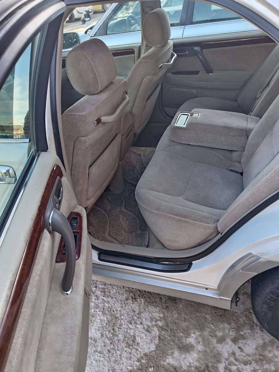 سلام عليكم تيوتا كراون ملكه مديل 2003 قرار 48 رقم كركوك كصه قماره  مفحوصه ومدفوع كمرك وبيه قرص وبيان واصل للمرور باقي بس فلوس الرقم تدفعهن ودك ارقام انكليزي مداور كبل بسمك سياره نضيفه ونشطه وجاهزه وترايك وين متريد سياره دكمه وحده ديفور الصغير شاصي 71 جاهزه تبريد مكينه كير تخم تاير حداديه دواخل سعرها 90وبيه مجال او مراوس بسوناته 
 *********** سياره مكانه نجف
