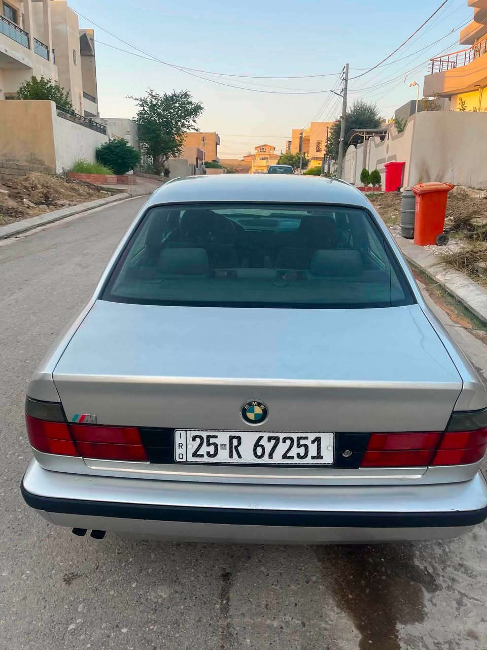 للبيع موديل ٩٢ محرك ٥٢٥ كير توماتيك سنوية جديد سيارة باسمي دفتر بنزين موجود كلها بشرط سعر ٧٥$  رقم ***********
