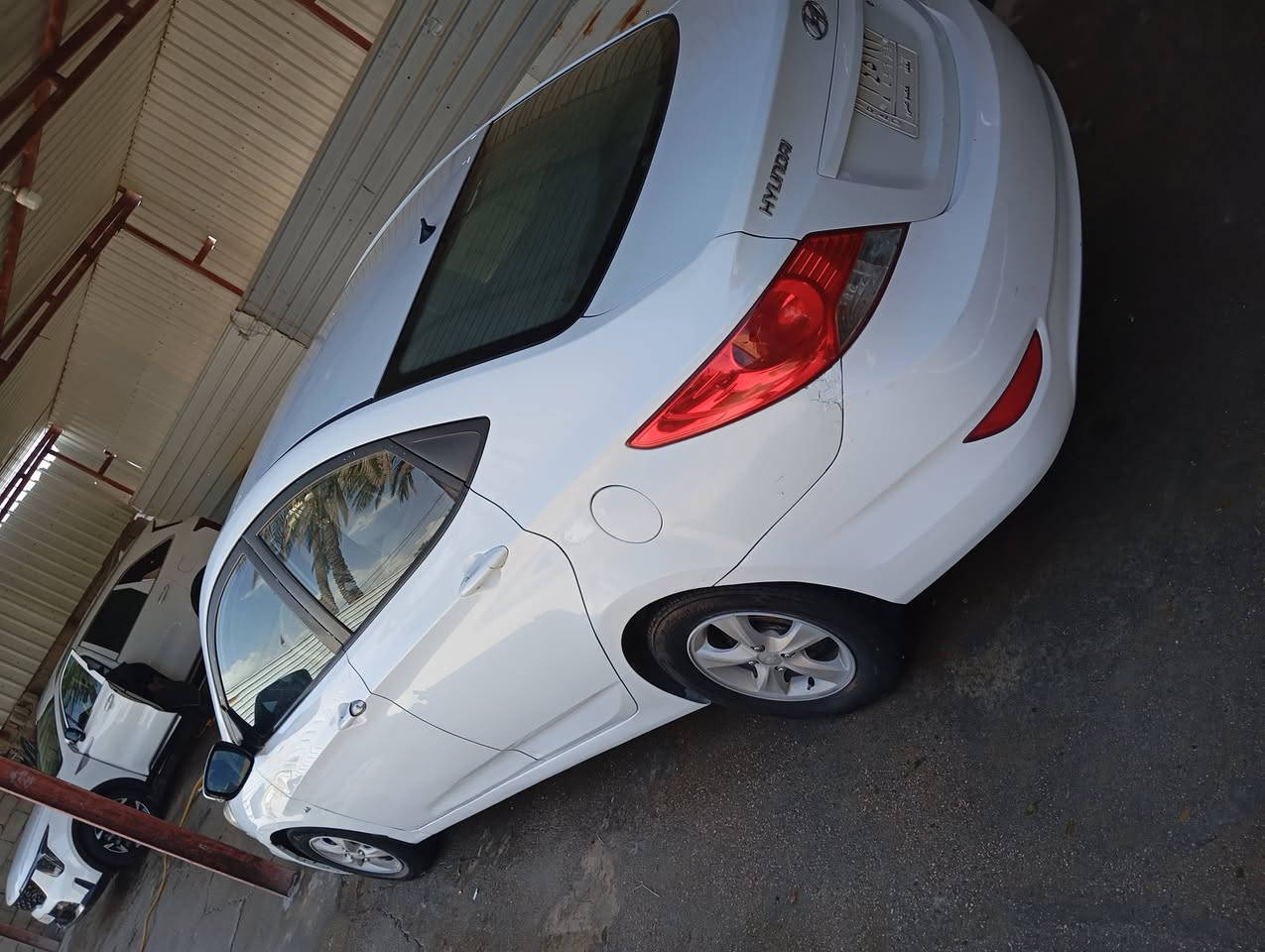 السلام عليكم 
اكسنت للبيع موديل 13 رقم نجف بسمي 
مواصفات عاديه 
تحكم 
اشاير مري 
مكينه 1600
قطرتين 
تبريد ثلج 
كير ومكينه مكفول 
بيه صبغ مكانات قليله بالباب والدور الجاملغ والدوسه تكم شواثي لغود قماره كله مكفول فقط صبغ قليل 
مكان السياره بابل الكفل 
***********
