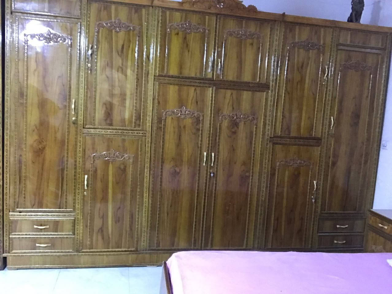 غرفه للبيع نضيفه شخط مابيه صالي فتره من اشتريته سعر ٧٥٠ وبيه مجال بسيط للحجز رقم واتساب ***********
