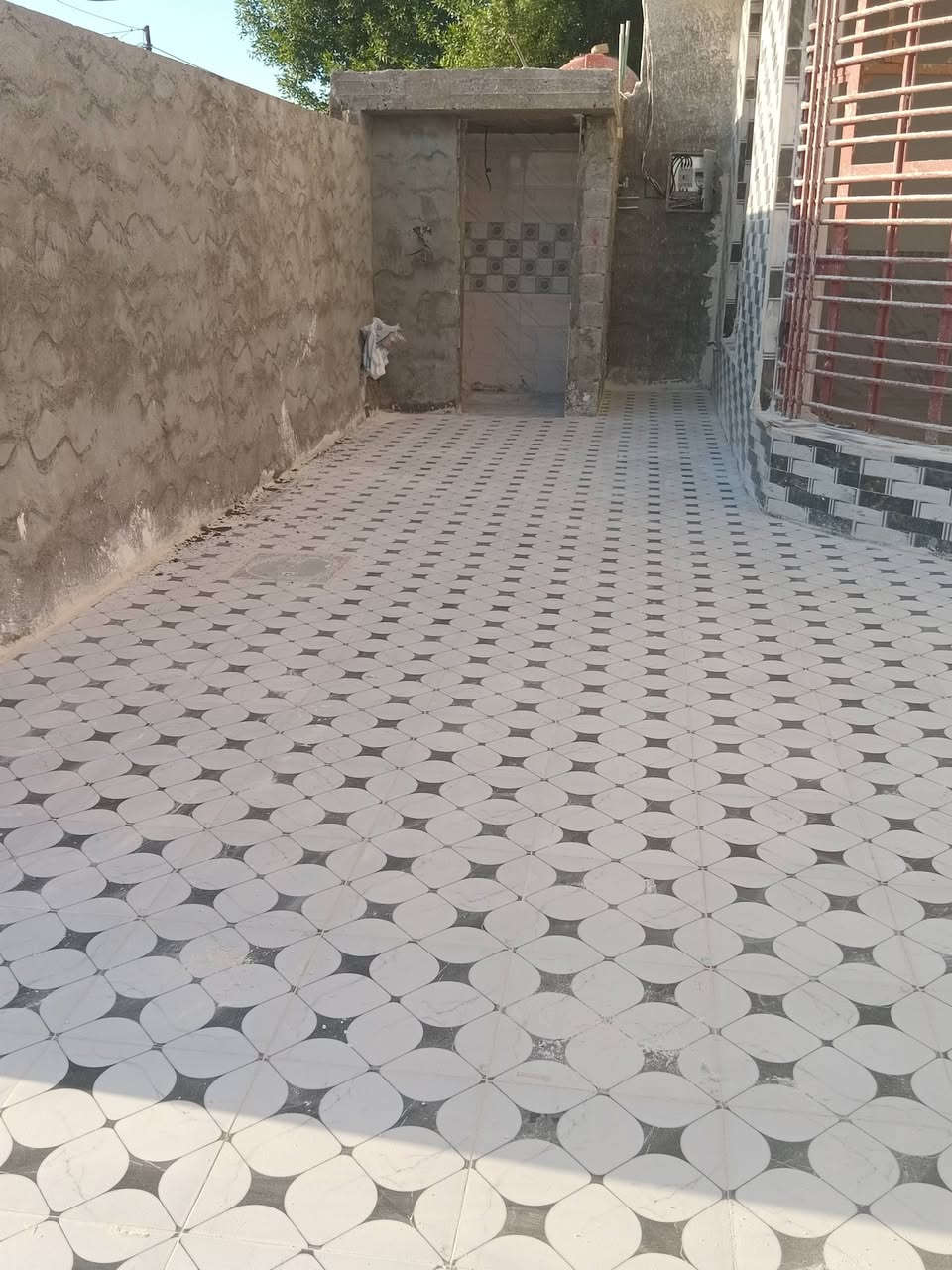 السلام عليكم 
عمل درجه اولى ٠٠ جدران بأنواعه ٠٠ ارضيات بأنواعها 
لبخ جص بورك تصعيد مواد رقم الهاتف ***********
