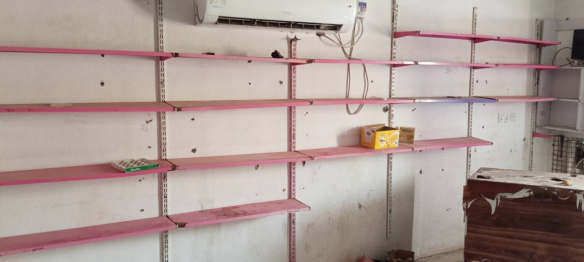 السلام عليكم عندي غراض محل مع ونج كامل مع ملحقاتة مع حادلة عوزهة بس تانكي مال بانزين للاستفسار الاتصال على الرقم ***********
