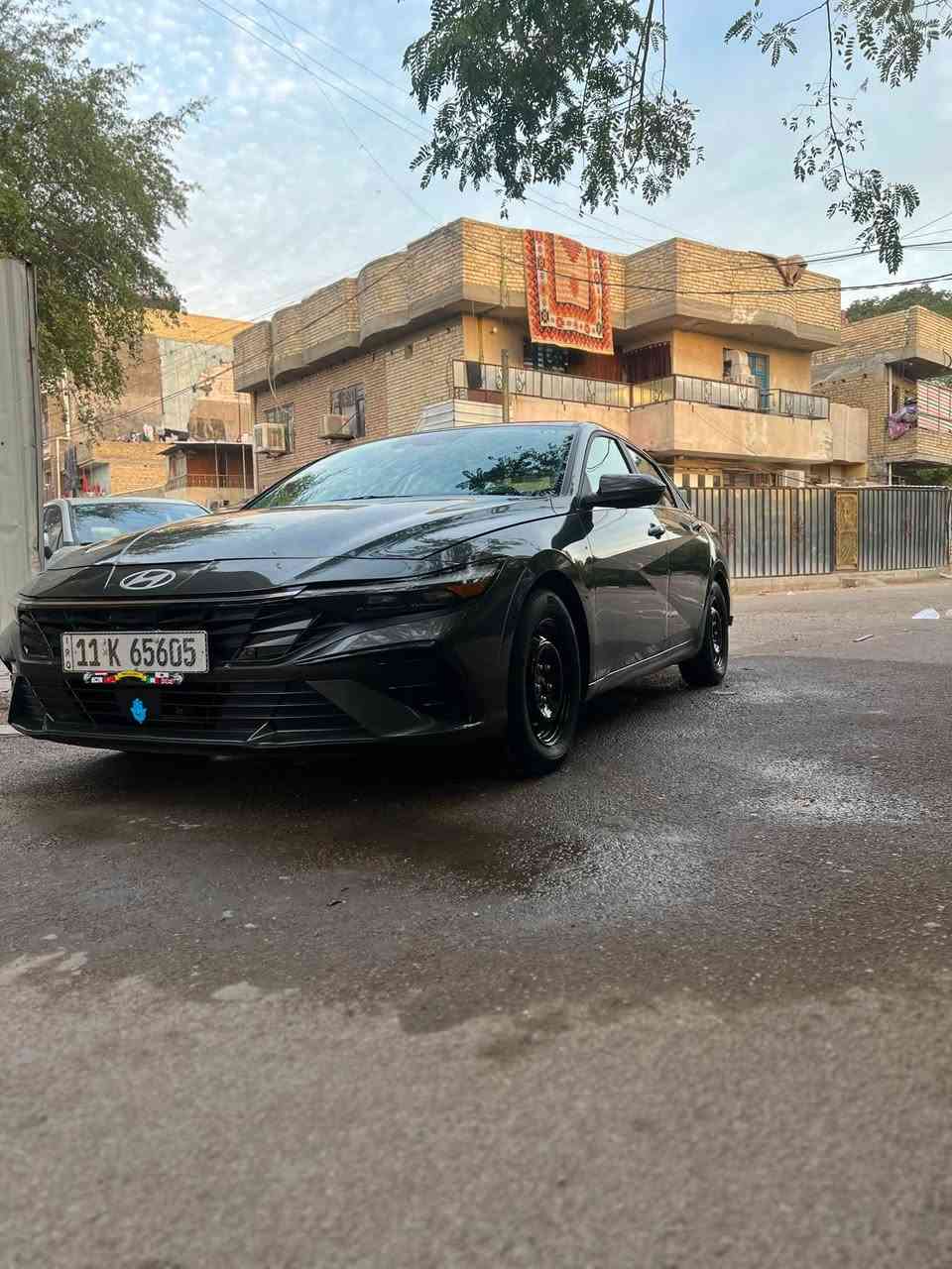النترا هايبرد موديل2025 لمتد فول 1/1
 ماشي 30
هذا حادثها 
وبيها سونر 

السيارة رقم بغداد انكليزي 

مواصفات لمتد limited

١-بصمة تشغيل ابواب وصندوك. (بصمة ابواب لمس) 

٢-فتحة سقف ( سلايد روف ) 

٣-كاميره  خلفية دوارة 3 وضعيات 

٤- رادارات 360 درجة ( امامي جانبي خلفي ) تمنع التصادم الامامي والجانبي والخلفي

٥- التحذير عند فتح الباب 

٦-تحكمات ستيرن 4 جهات 

٧-دشبول شاشة 4 وضعيات للعدادات

٨- 3 وضعيات قيادة ( عادي سبورت ذكي ) 

٩-مثبت سرعة ذكي ( التحذير عند مغادرة المسار )

١٠- نظام AUTO HOLD

١١- الهاند بريك بصمة

١٢- شاشة بلازمة حجم كبير لمس تدعم نظام الابل كار بلي والاندرويد GPS  

١٣- شحن واير ليس 

١٤- ويل 16

١٥-نظام الصوت Bose عدد السماعات 8 

١٦- تشغيل عن بعُد 

١٧- اشاير بال مري

١٨-اضواء ترحيب عند الاقتراب 

١٩-لايت لد 3عدسات وسكنات لد 

٢٠-كشن السايق كهرباء 

٢١- تدفئة/ تبريد بالكشنات

٢٢-لد متغير الالوان 64 لون على طول الدشبول

٢٣-تحديد مسار وقيادة ذاتية  ورادار امامي 

٢٤-كشنات جلد اسود خزن 

السعر  160 وبيها مجال 

مكان السيارة بغداد الرحمانيه مال جعيفر  

***********
