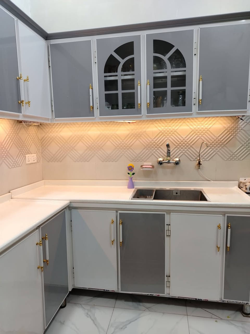 سلام عليكم كامنتر للبيع نضافه 100% كامل هو وسنگ مرمر 
 السعر او الستفسار: 
رقم: ***********
واساب او تصال
