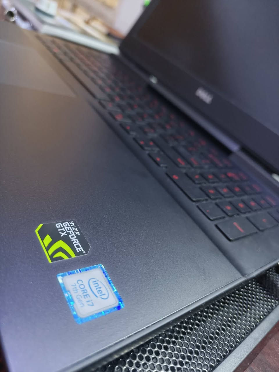 للبيع: لابتوب Dell Inspiron 15 7000 Gaming (P65F)
الجهاز نظيف وممتاز جداً للألعاب، المونتاج، والدراسة.
​مواصفات الجهاز:
​المعالج: Intel Core i7-7700HQ (جيل سابع فئة HQ القوية)

​كارت الشاشة المنفصل: Nvidia GeForce GTX 1050 Ti
  
​كارت الشاشة المدمج: Intel HD  Graphics 630

​الذاكرة (RAM): 16GB DDR4

​التخزين: 256GB SSD 

​الشاشة: 16 بوصة بدقة Full HD 

​الملحقات جميعها اصلية :

​الشاحن الأصلي للابتوب
​ماوس لاسلكي (Wireless)
​ماوس باد
​كيبورد خارجي
​مبرد لابتوب (Cooling Pad) هدية

​السعر:

​650,000 دينار عراقي (شامل كل الملحقات) مكاني كربلاء ماعندي توصيل
​للتواصل خاص


**إذا كنت صاحب هذا الإعلان وتريد حذفه لأي سبب، رجاءا أرسل رسالة إلى الدعم الفني**