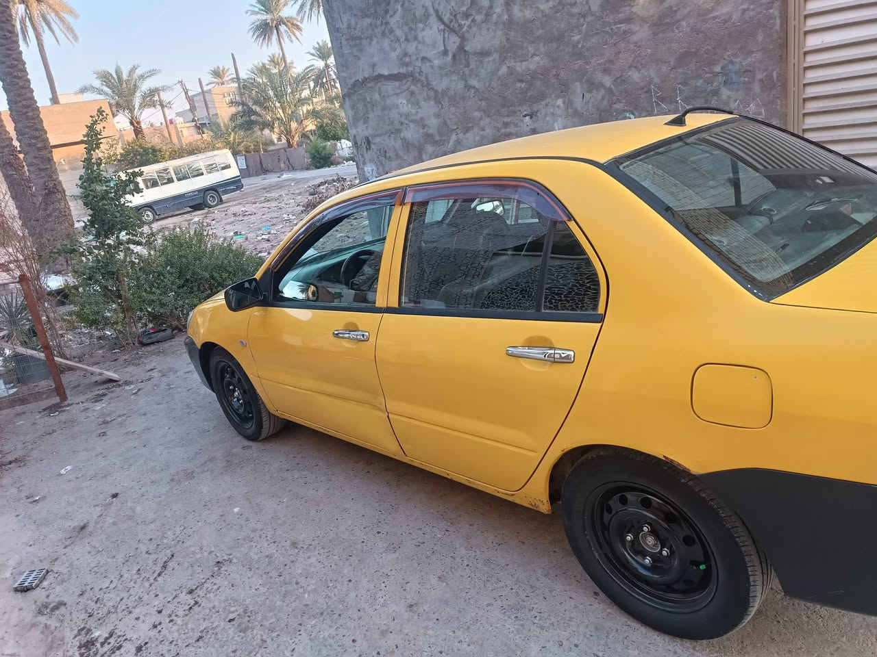 السلام عليكم لانسر لبيع مكينه كير صدر أمامي خلفي تبريد تتفئه جديد  مكينه 2000 كير اوتوماتيك موديل 2010 رقم بغداد مصفره هيه وغرامه سعر 65  وبيه مجال
عنوان بغداد 
رقم ***********
