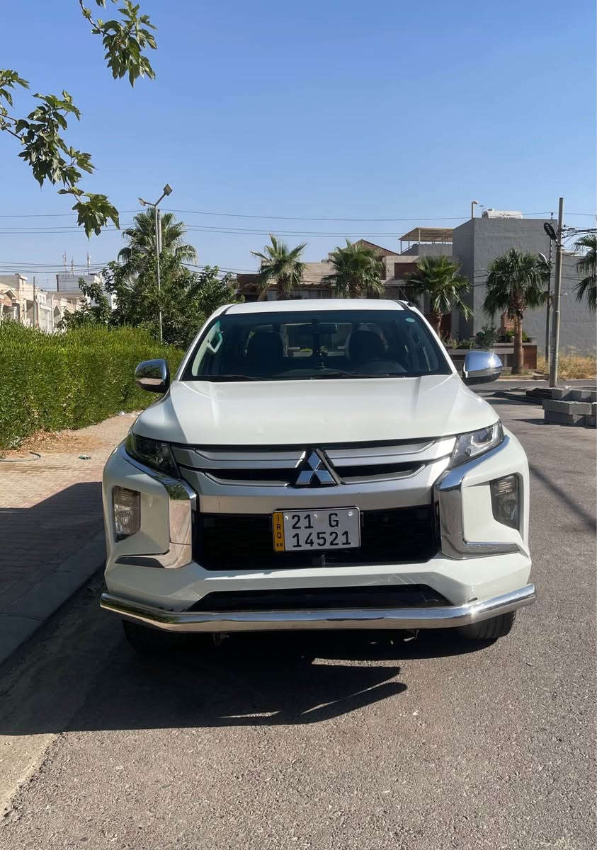 میتسوبیشی(قەزافی) mitsubishi L200
سعر 185$
مودیل 2020
رۆشتن(ماشیە) 85000 کم
درجە یەک 
گێڕ و مەکینە بەشەرت

***********
***********
واتساب أربيل, العراق

