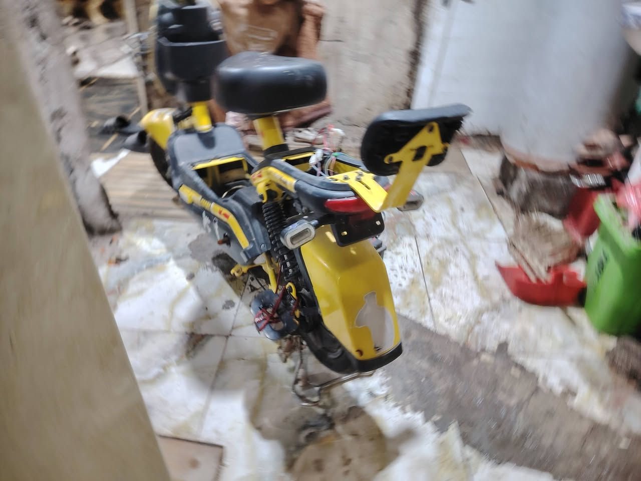 دراجه للبيع قبله حي الجامعه ١٥٠ جانت تشتغل وتركته ابيع كوم حديد ***********
