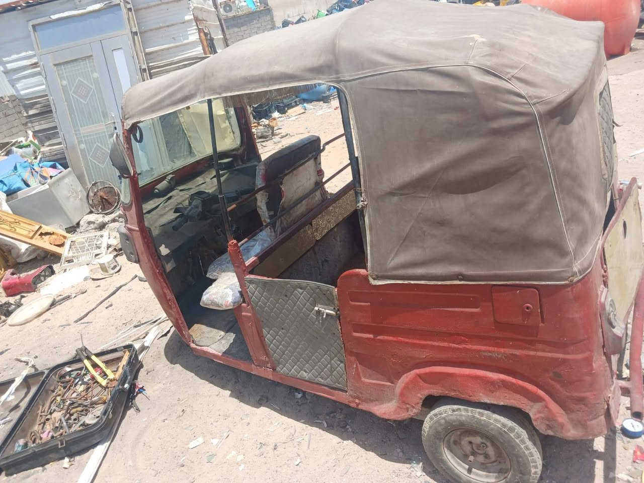 تكتك للبيع مكينه بجاج شغاله سعره 750مكاني مسيب ***********
