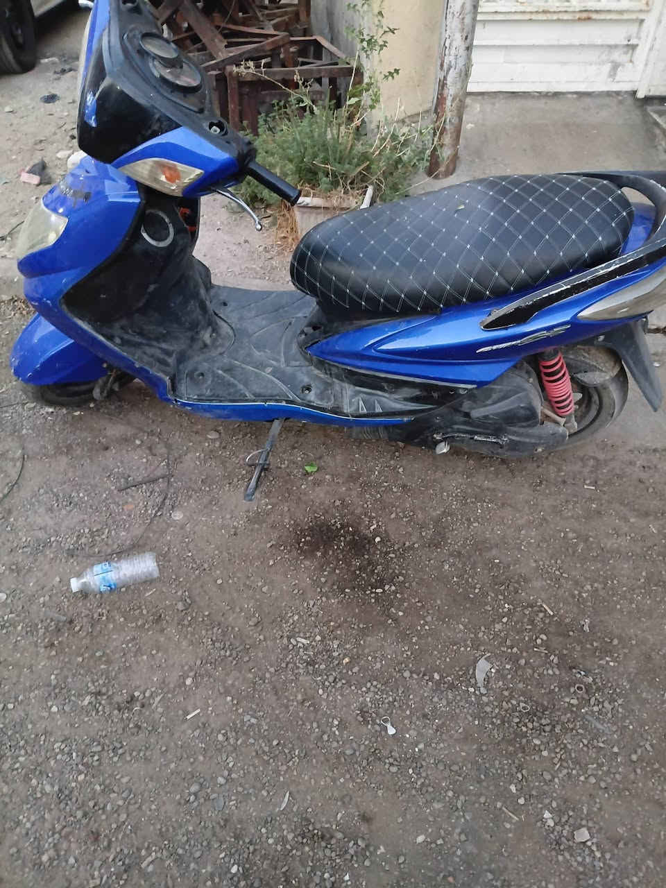 سلام عليكم دراجه سكنس فحل كابريتر كلشي شغال بيهة برغي ممفتوح بل مكينه الرقم *********** السعر ٦٥٠ وبيهة مجال
