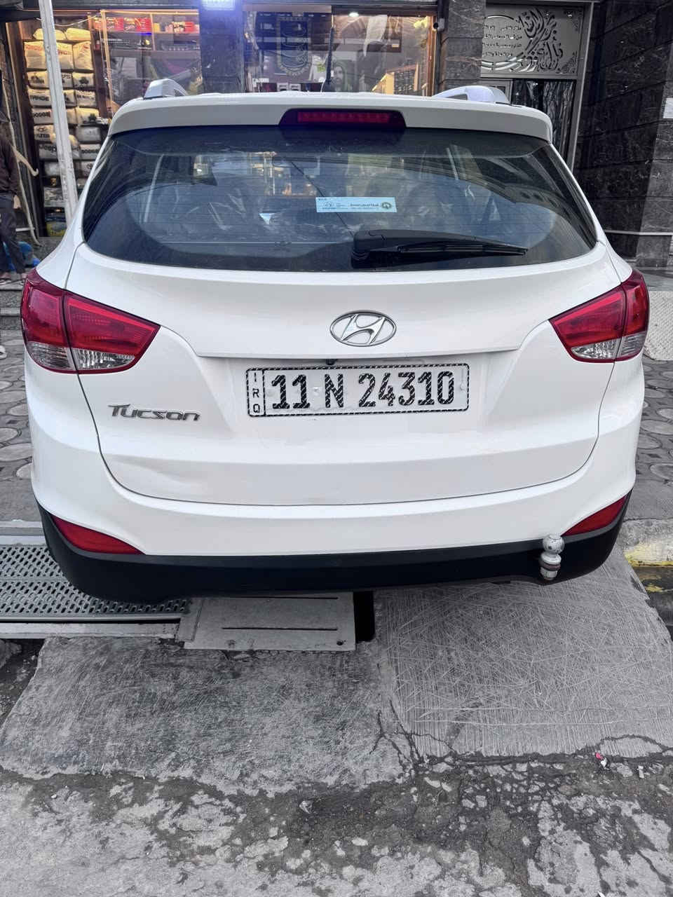 السلام عليكم 
للبيع هونداي توسان موديل 2015 
خليجي مكفولة كفالة عامي حتة الدعاميات 
السيارة جديد بمعنة الكلمة
مكينة 2000 دوش مكفولة وضع شركة 
صدر كلة جديد تراي مال زيرو ستخدام شخصي
تبريد ثلج السيارة اي نقص ما بيها
سبير ما نازل
تخم تاير جديد
ماشية 58 
منضومة زنون هسة شديتها 
السيارة بسمي 
السعر 167 
لتواصل ***********
