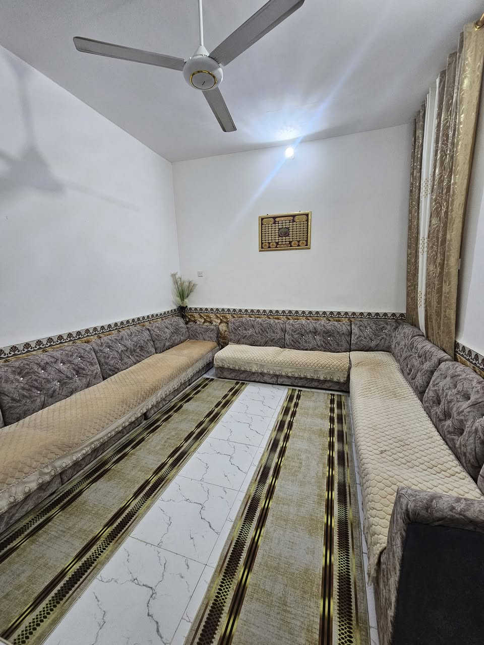 السلام عليكم دار للبيع في حاوي العباس – وره الإمام – قرب شيخ محسن.
المساحة 150
- يتكون من غرفتين.
- صالة.
- استقبال.
- مطبخ.
- خدمات صحية.

جميع الخدمات متوفرة:

- نت ضوئي.
- كهرباء.
- مولدة.
- شارع مبلط.
- أرصفة.

📞 للاستفسار عن السعر ، يرجى التواصل على الخاص أو الاتصال على الرقم: (***********).
