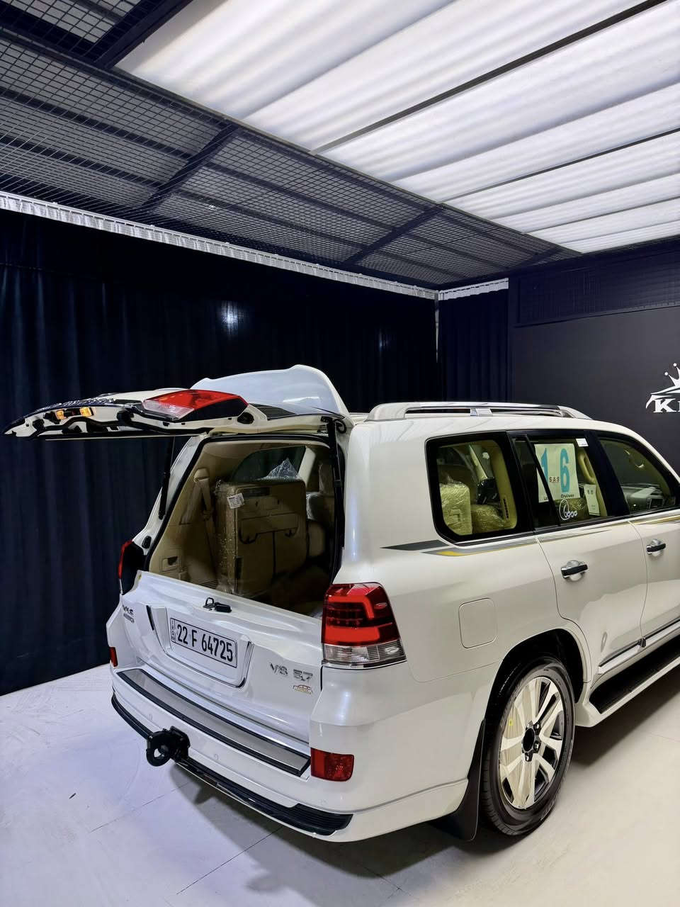 تيوتا لاندكروز 2016 ( لكزس V.X.S )
ماشآءالله  
‎جكات
داخل ديزاينو
‎ستيرن كاهرباى
سندوق شفط
رادار
كشنات تبريد
٥كاميرات
محرك (5.700) ليكزز
‏‎ماشييه 76 كم حقيقي
‏‎لاندكروز VXS 
‏‎موديل.موديل 2016
‏‎فول مواصفات 1/1
‎‏‎السيارة مواصفات اللكزس 
رادار
خط شارع
‏‎-جوبلس تصعد وتنزل 
‎‏‎-شاحن لاسلكي 
‎‏‎- نضام ترحيب عند الاقتراب 
‎‏‎- دبل ماوس 
‎‏‎- شاشة تحكم لكزس 
‎‏‎- شاشات عدد 3 
‎‏‎-تشغيل عن بعد 
‎‏‎- كراسي كهرباء 
‎‏‎- مكينة V8 /5.7
‎‏‎-زراك لايت 
‎‏‎- 5 بصمة ابواب 
‎‏‎- سيستم صوت لكزس 
‎‏‎- ستيرن صاج 
‎‏‎- 8 ايرباك
‎‏‎- فور ويل 
‎‏‎- حساسات امامي خلفي 
‏‎ماشي ٧٥،٠٠٠کم
‏‎- نضام ايكو تقليل صرفية 
‎‏‎-ثلاجة 
‏‎مواصفات VX.S معروفة ما يحتاج اذكر لبقية 
چكه مابى 
حتا دعاميات بدون صوبخ
ا‎بدون بارد ،بدون رصعات ،بدون حتا شخط
محرك كير بشرط مامفتوح
‎سيارة حيل نظيفة كلشي عل بلاد لوك
سنوية زنكة كلشي جديد مدفوع لـ٢٠٣٠
باسمي السنوية بشرط تحويل و خرامة 
‎سيارة مابيـها دينار مصرف كامل من كل نواحي

سعر505$
رقم صاحب سيارة ***********
‎‏‎
