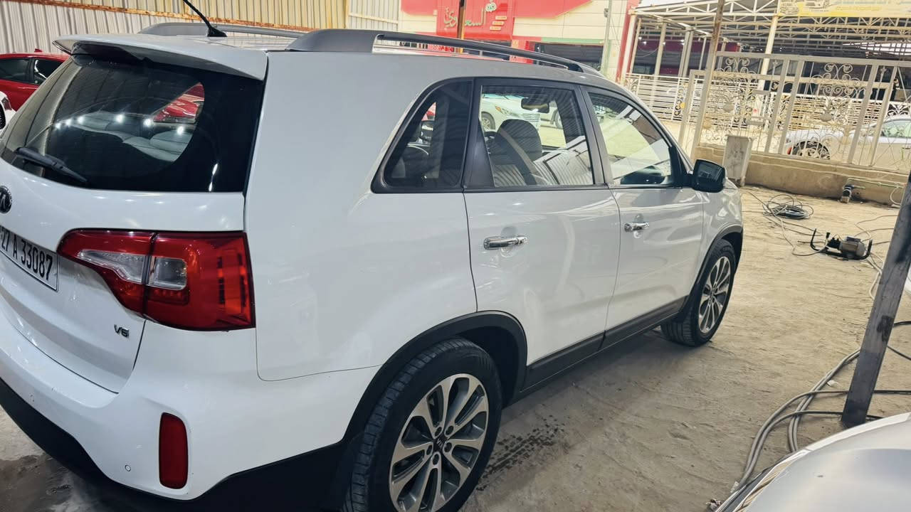 للبيع سورنتو 2014 خليجي جديده بمعنى الكلمه 
محرك 6 سلندر عدد الركاب 7 راكب بصمه تشغيل بردات خلفيه. السياره بيها قطعه صبغ فقط جاملغ. تخم تايرجديد حداده جديده السعر ١٧٨ العنوان ذي قار ***********
