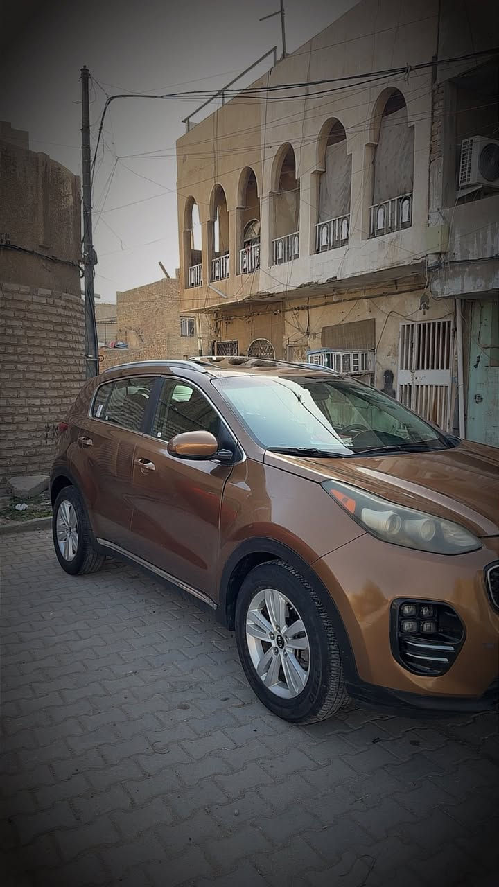 سبورتج 2017 امريكي
السلام عليكم موديل 2017 وارد امريكي حادثها جاملغ فقط بدون دواخل ولا شواصي متاذية ايرباكات مطاكة بيها صبغ بامريكا صفحة جارد لونها وصابغيها وسونار  كدامكم هزة ل27 رقم اربيل تحويل مباشر وصور حادثها موجودة بالمنشور 
مكان السيارة بغداد الاعظمية 
سعر السيارة 130 قفل
للاستفسار :***********
