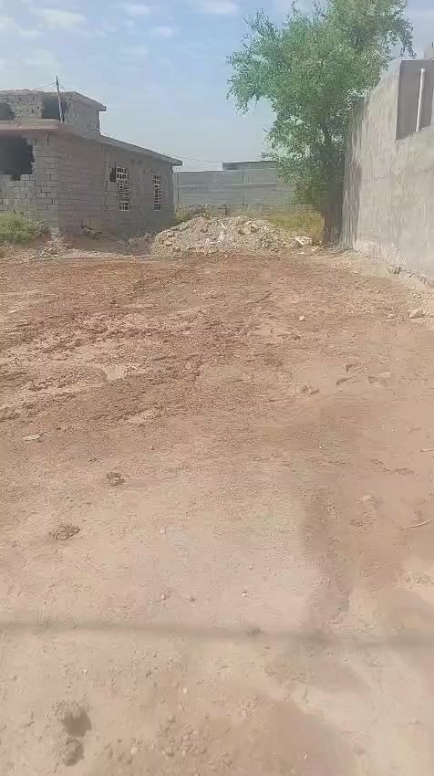 مساحة القطعه ٢٤٠ متر 
البناء ١٥٠ متر
٩٠ متر حديقه جانبيه
البناء يحتوي
١ _ ٢غرفة نوم
٢_٢ مجموعة صحيات داخلية وخارج
٣_٢ منور او ترك 
٤_ ستقبال ضيوف 
٥_ مطبخ مفتوح على بيت كبيرجدآ
المكان الفلوجة المسالمه قرب مدرسة البقيع تبعد عن المدرسة١٠٠ متر  
 للاستفسار ***********
