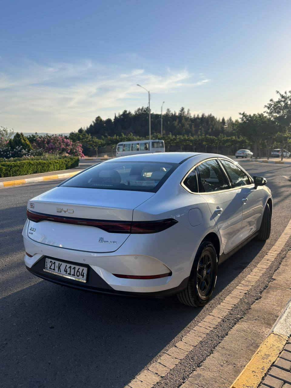 بی وای دی Qin Plus 2025 ڕەنگ: سپی 
ناو: زەرد
تەنیا 8,500 km رۆشتوە 
هیچ شتێکی پێوە نییە
زۆر پاک و جوان
هیچ مەسرەفێکی تێدانیە 
نموونە لە جوانی و پاکی 

سـعـر : لە کۆمێنت داوابکە ڕاستەوخۆ بۆت دێت 📥 

گێر و مەکیەنەی بەشەرت 
هیچ کێشەیەکی تێدا نییە 

ژمارەی خاوەنەکەی 
***********
