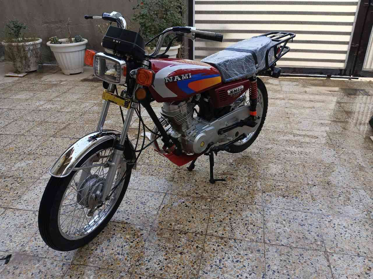 دراجه نامه امتياز موديل 24 اوراق سكنر سكنر 
دراجه تخبله ومكينته مفول واصلي دراجه متكامله من كلشي تاخذه وبالك مرتاح سبب البيع ظرف خاص سعر 750 وبيه مجال للشراي مكاني ديوانية ام الخيل راسلني ماسنجر او واتساب ***********
