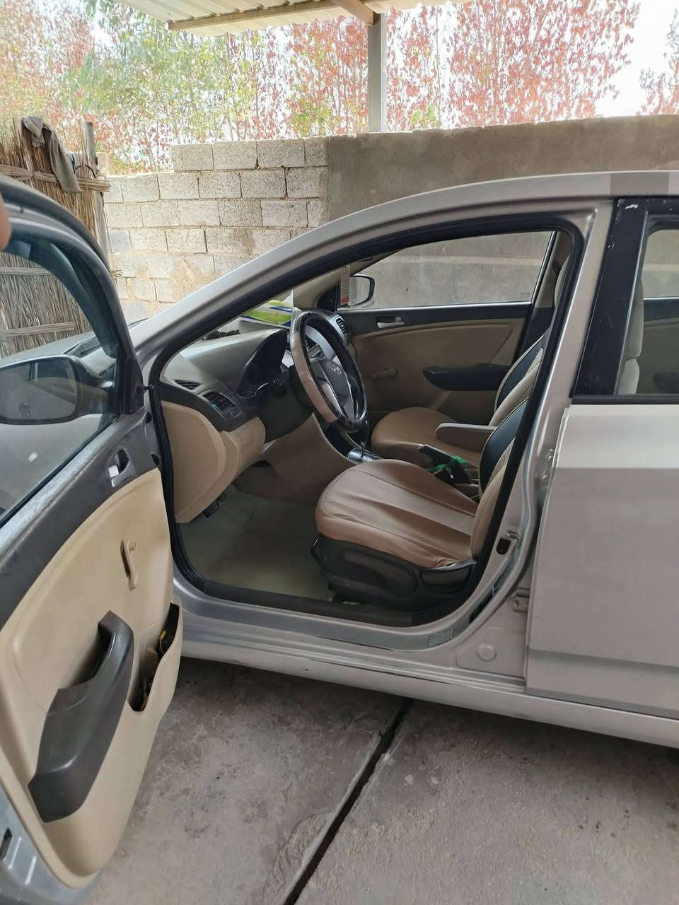 السلام عليكم
اكسنت ٢٠١٣ 
تبريد 
حدادية 
تخم تاير 
رقم دولي بإسمي مدار ثاني يوم 
بيها جاملغ وخشم بنيد مبين بلصورة
غيرها كفالة عامة
جام جوبي 

***********

السعر ٩٠ وبيها مجال قليل حك الجية 
مكاني نجف
