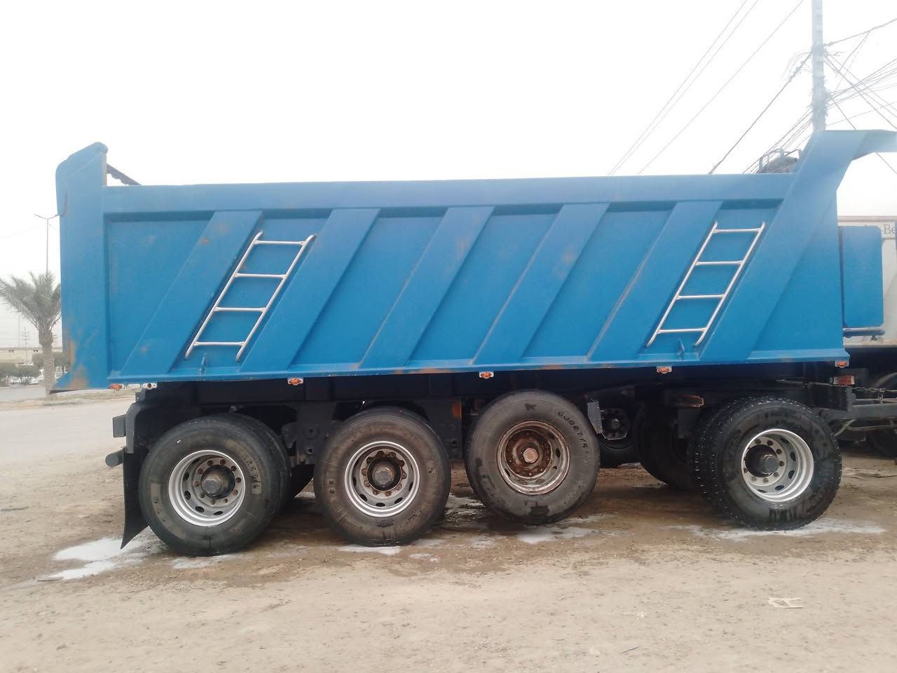 سلام عليكم عريانه للبيع مايلر طول 625تخم تاير 22اربع محاور مكان كربلاء رقم الهاتف ***********
