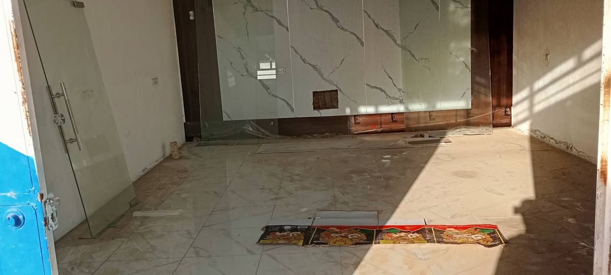 اعلان
2محلات جديده وكبيره للايجار  متوفر ماء وكهرباء عله طريق حله  --كفل  الاستفسار ***********
