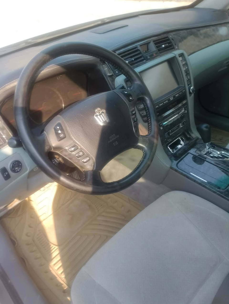 السلام عليكم  شاهينه للبيع أدوات أدوات موديل 2004 سياره جديده سعره 35 وبيه مجال بسيط مكان السياره الديوانيه الاستفسار اتصال ع رقم ..***********..
