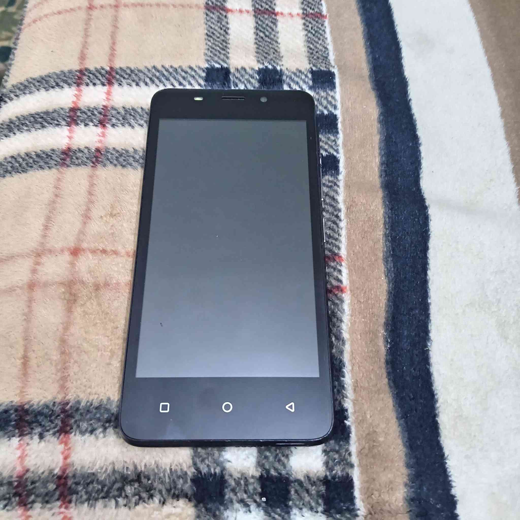 سلام عليكم عندي هاي موبايل شغال مابي شي بس اريد ابيعه اريده 25اوبي مجال رقم الهاتف ***********
