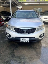 سورنتو موديل 2011 خليجيه 7 راكب السيارة بيه ثلاثة قطع صبغ اماً محرك وك...