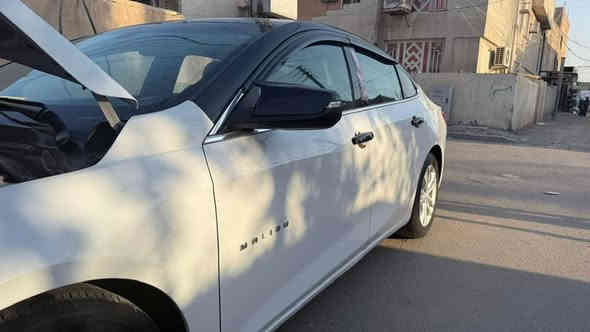 السلام عليكم 
ماليبو 2017مواصفات LT1  ابيض
ماشيه 73 مايل 
الضرر//  ضربه لحد البدنه واكفه الضربه
شواصي لغود مكفولة
راديترات غاز  تبريد ماء  كله جديد 
رقم جديد 
كير AT المرغوب
المواصفات LT1 
🔴 بصمه ابواب + جنطه
🔴 تشغيل عن بعد 
🛑محرك 1500 توربو
🔴مانع انزلاق
🛑لدات اماميه نهاري 
🛑 اوتو بريك 
🛑كشن كهربائي 
🛑تبريد مناخين منفصل SYNC
🛑تبريد قطعتين امامي خلفي 
🛑شاشه كبيره تدعم 📲Android Auto/car play
🛑خرائط Gps📌
🛑كامره خلفيه 📷
🛑كروز مثبت سرعه
🛑شاشة ضبط واعطال بل دشبول
🛑منافذ USP/ 12V /Tip C
🛑مانع انزلاق ⛔️
الحماوه ماكو تماماً 
السيارة كامله بدون نواقص
***********
107$
