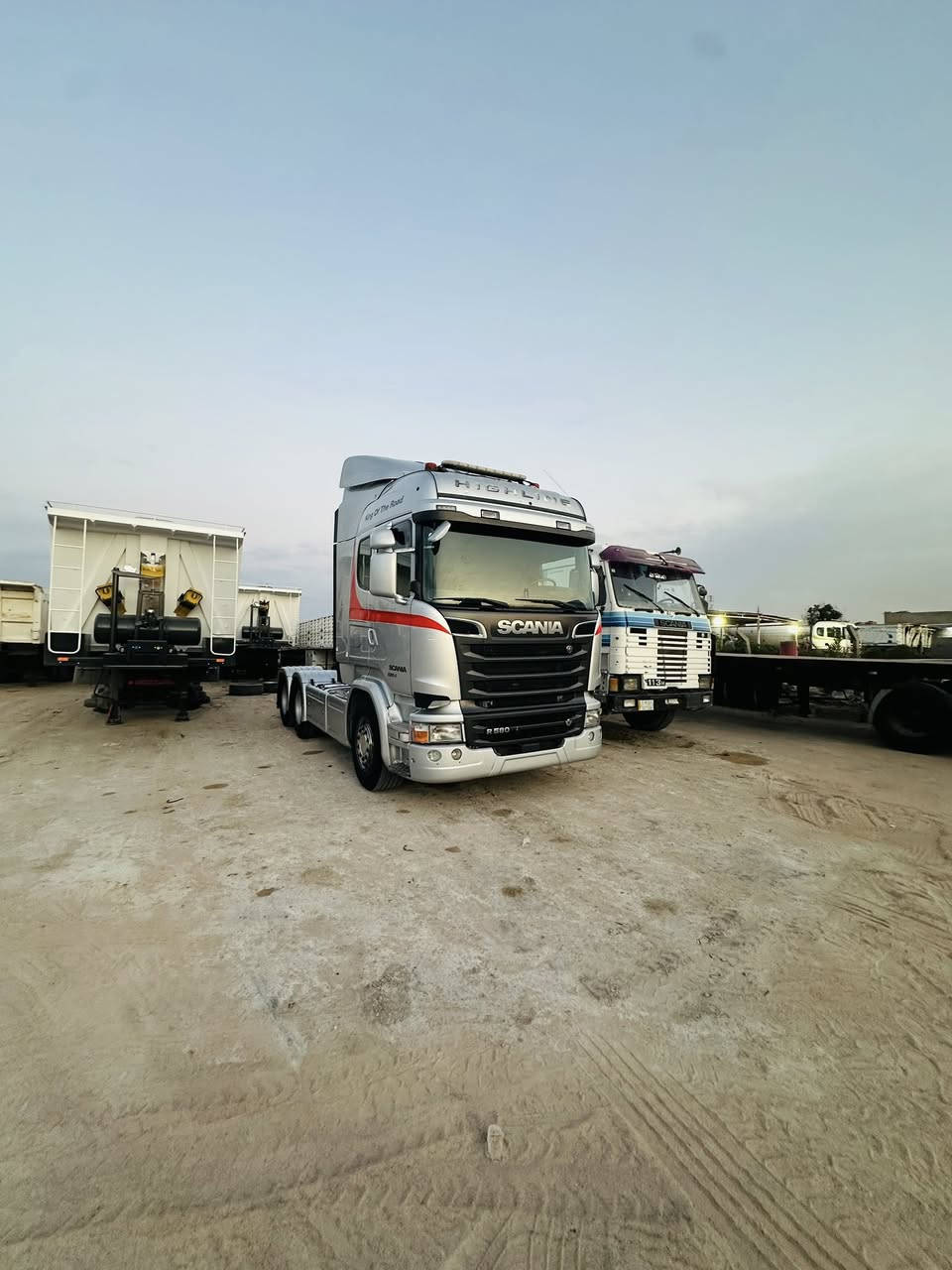 السلام عليكم اخوان سكانيا راس بلادي مجموعة جوبلس سربس محرك ٨ حجم ٥٨٠ موديل ١٨ تسجل موديلهه كفالة عامة البصره الزبير ***********-***********
