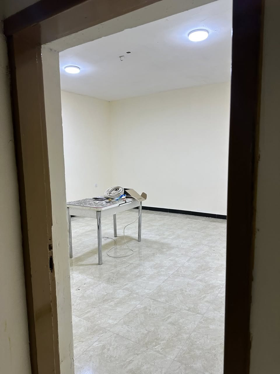 دار ٢٠٠ متر للبيع واجهه عشره نزال عشرين ٦ غرف نوم غير الصحيات طابقين البنوك الطاقه فرع أسواق أميره الدار في حاله جيده  من جدران وصخيات وكهرباء  لمعرفه السعر الاتصال على رقم الهاتف غير موجود بالفيس

0770 689 2269
حجي حيدر
