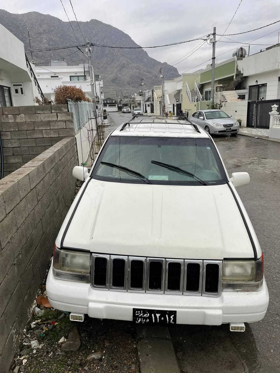 مه كينه ى به طه 3000jeeb 1996
مه كينه و گير به شه رت 
ده عم ليدراوى نيه 
سه نه وي و وه كاله ي له گه له 
ئه وه لياتى به شه رته
بوياخ به س بؤنيدى بؤياخه 
هه موو گياني يش اكات 
ته بريد و گه رم و سارد 
نوقسانى نيه 
گورينه وه ش اكه م 
40 گه لا 
***********
***********
