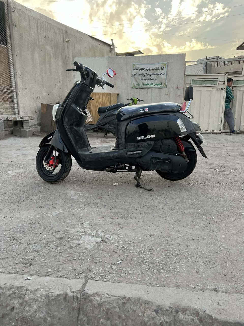 سلام علیکم:  دراچه بولیس للبیع مکینه بلادیه سلف بلاد:  کابریتر بلاد:  دراچه نکره بکل وقت مکینه ناعمه متسمع اله صوت کهربایات کامله نکره سلف وهندر دشبول شغال طوافه کلها شغاله بریکات امامي خلفي:
سعر 600 وبیه مچال للشراي 
رقمي ‏‪***********‬‏ واتساب او خاص متواچد
